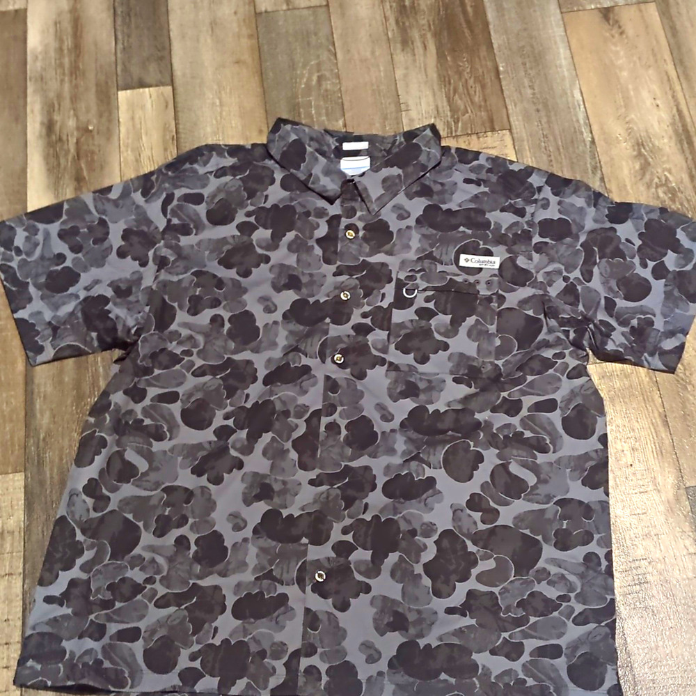 Columbia PFG Men's XXL Gray/Black Camo Short Sleeve Button-Up Fishing Shirt